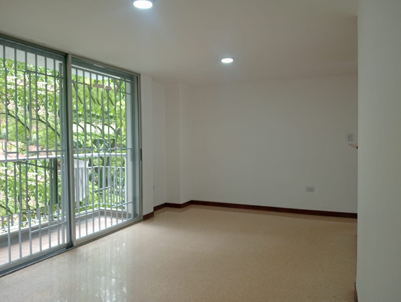 Apartamento en arriendo o venta Antioquia Medellín San Joaquin 76 m2 Habitaciones 3 Baños 2 Garajes 1 Precio venta $560000000 Precio arriendo $3400000