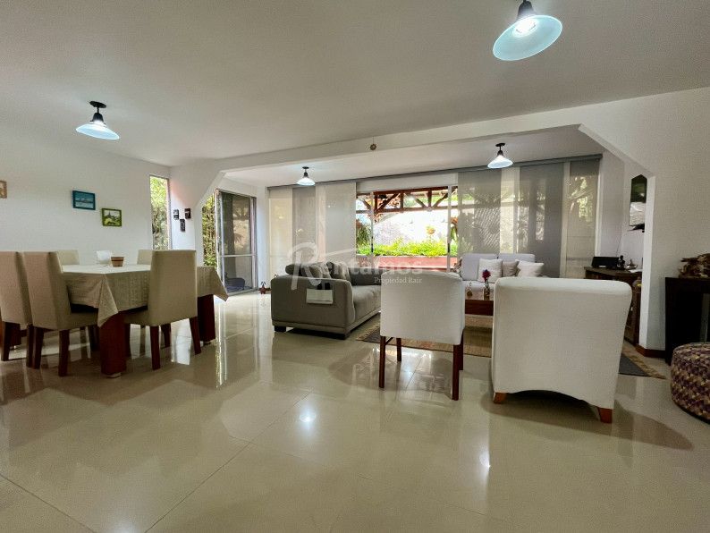 Casa en venta Antioquia Envigado Zúñiga 280 m2 Habitaciones 4 Baños 5 Garajes 4 Precio $1900000000