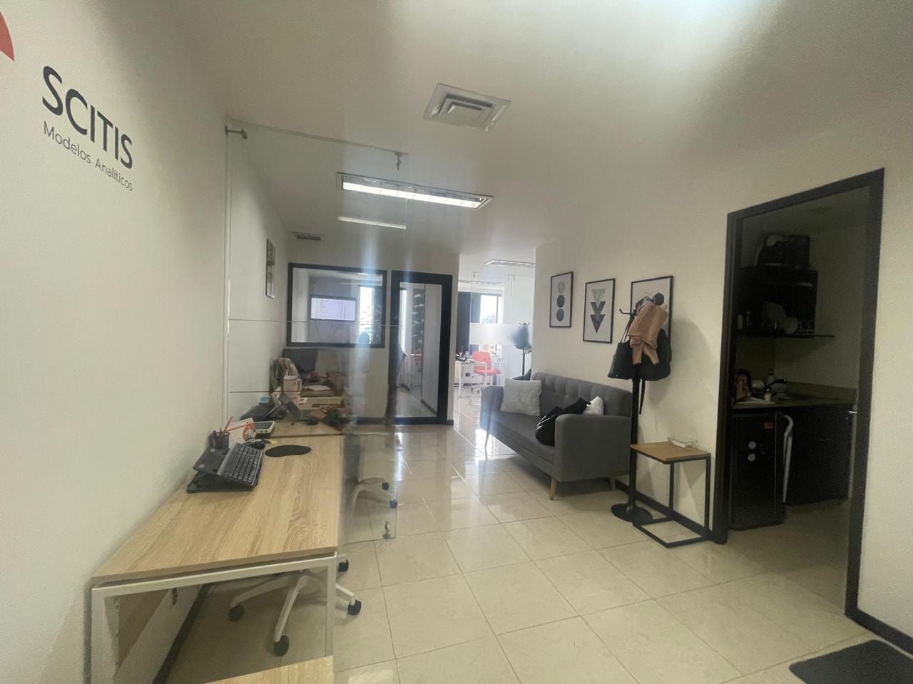 Oficina en arriendo Antioquia Medellín La Aguacatala 45 m2 Habitaciones 0 Baños 1 Garajes 2 Precio $6000000