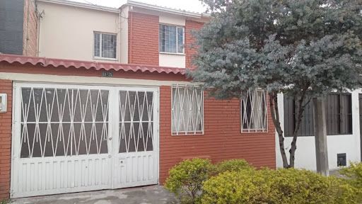 Casa en venta Cundinamarca Bogotá Ub Carvajal 131 m2 Habitaciones 4 Baños 1 Garajes 2 Precio $550000000