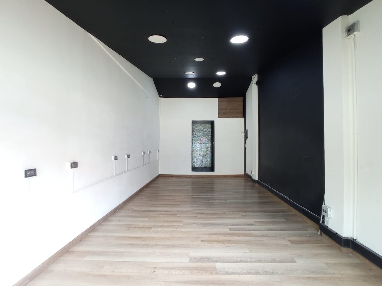 Local en arriendo Antioquia Medellín Miraflores 31 m2 Habitaciones 0 Baños 1 Garajes 0 Precio $2600000