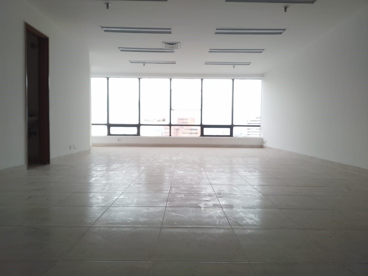 Oficina en arriendo o venta Antioquia Medellín Villanueva 60 m2 Habitaciones 0 Baños 1 Garajes 0 Precio venta $193000000 Precio arriendo $3800000