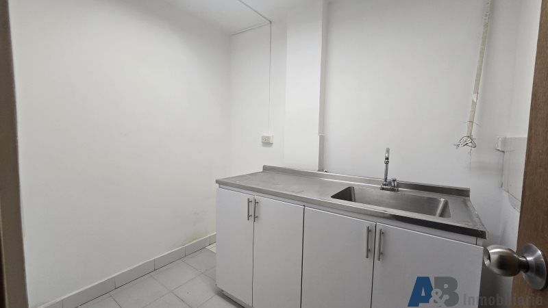 Oficina en venta Antioquia Medellín Laureles 110 m2 Habitaciones 0 Baños 2 Garajes 1 Precio $520000000