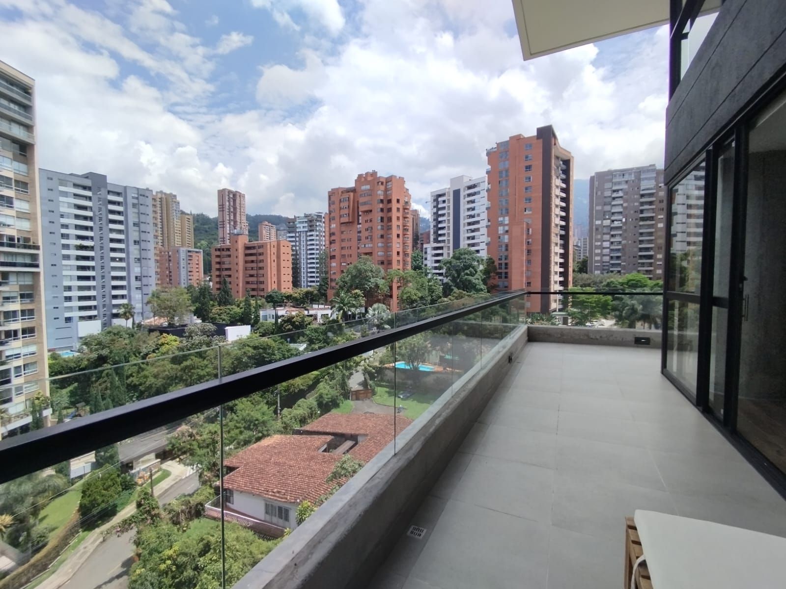 Apartaestudio en arriendo Antioquia Medellín La Linde 70 m2 Habitaciones 1 Baños 2 Garajes 1 Precio $5300000