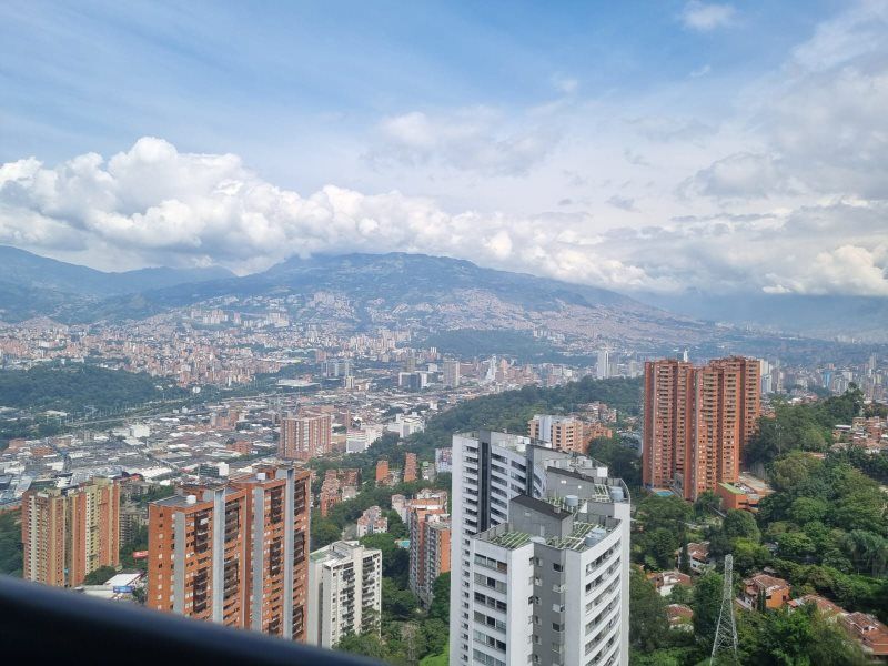 Apartamento en venta Antioquia Medellín La Milagrosa 97 m2 Habitaciones 3 Baños 3 Garajes 2 Precio $1100000000