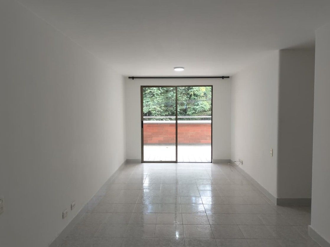 Apartamento en arriendo Antioquia Medellín Villanueva 72 m2 Habitaciones 3 Baños 2 Garajes 1 Precio $3700000