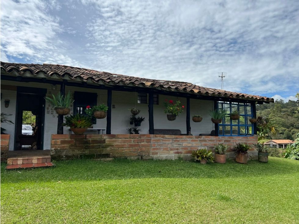 Casa Campestre en arriendo Antioquia Rionegro Rionegro 120 m2 Habitaciones 4 Baños 2 Garajes 5 Precio $4800000