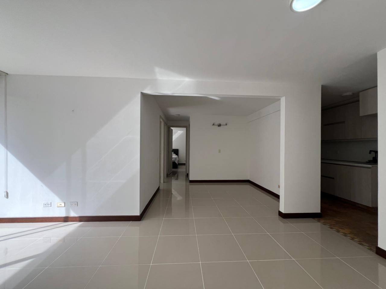 Apartamento en arriendo o venta Antioquia Medellín Cuarta Brigada 83 m2 Habitaciones 3 Baños 2 Garajes 1 Precio venta $690000000 Precio arriendo $4050000