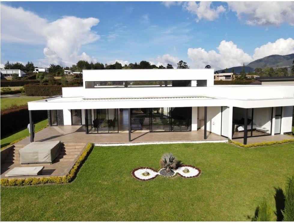 Casa en venta Antioquia La Ceja Centro 517 m2 Habitaciones 4 Baños 5 Garajes 7 Precio $3500000000