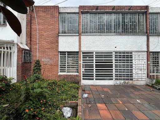 Casa en venta Cundinamarca Bogotá Normandia Occidental 165 m2 Habitaciones 5 Baños 3 Garajes 1 Precio $630000000