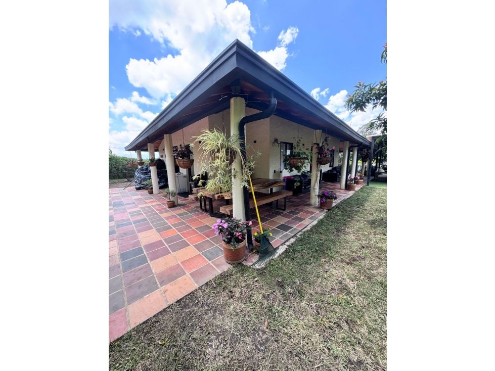 Casa Campestre en venta Antioquia Guarne Guarne 200 m2 Habitaciones 3 Baños 3 Garajes 8 Precio $860000000