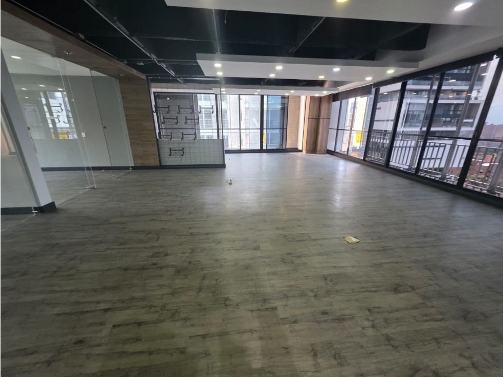 Oficina en arriendo Antioquia Medellín El Tesoro 240 m2 Habitaciones 0 Baños 1 Garajes 2 Precio $19000000