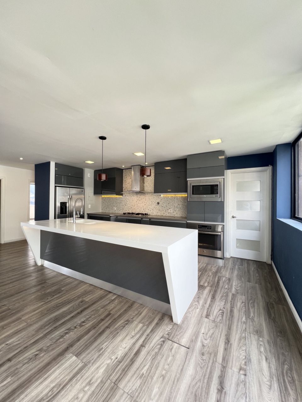 Apartamento en arriendo Antioquia Medellín Naranjal 179 m2 Habitaciones 5 Baños 6 Garajes 4 Precio $15000000