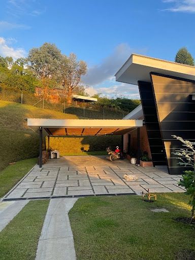 Casa en venta Risaralda Pereira Pereira 428 m2 Habitaciones 3 Baños 4 Garajes 3 Precio $1900000000