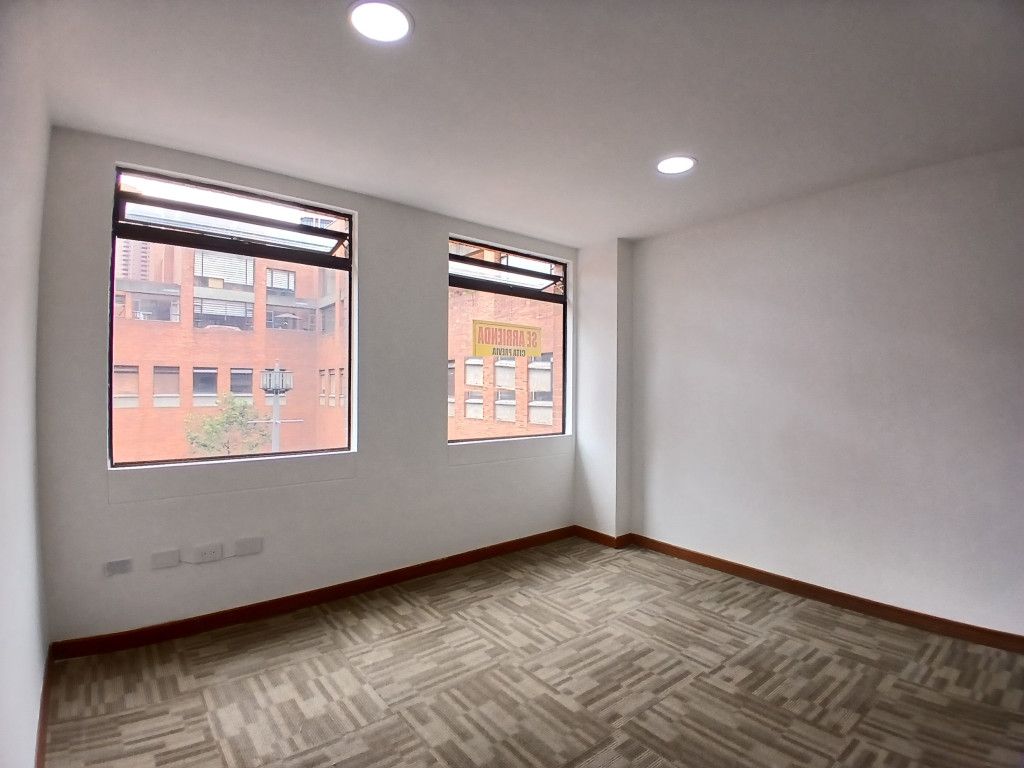Oficina en arriendo Cundinamarca Bogotá Samper 30 m2 Habitaciones 0 Baños 1 Garajes 1 Precio $2500000