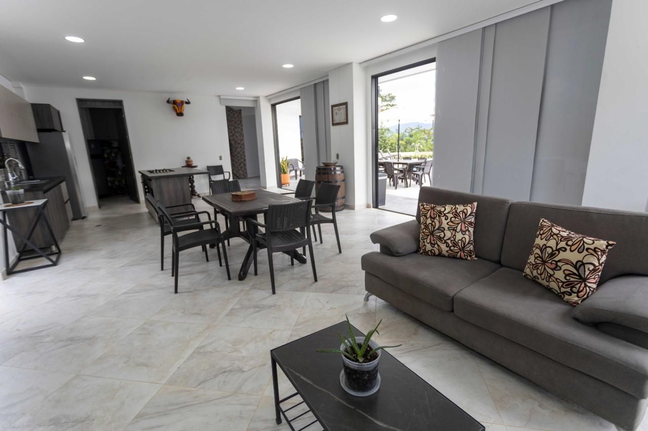 Casa en venta Antioquia Sopetrán Rafael Nuñez 300 m2 Habitaciones 6 Baños 5 Garajes 6 Precio $2600000000