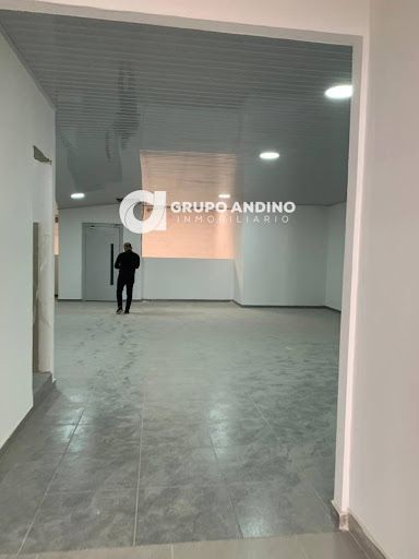 Edificio en arriendo o venta Santander Bucaramanga Mejoras Publicas 820 m2 Habitaciones 8 Baños 7 Garajes 1 Precio venta $2800000000 Precio arriendo $18000000
