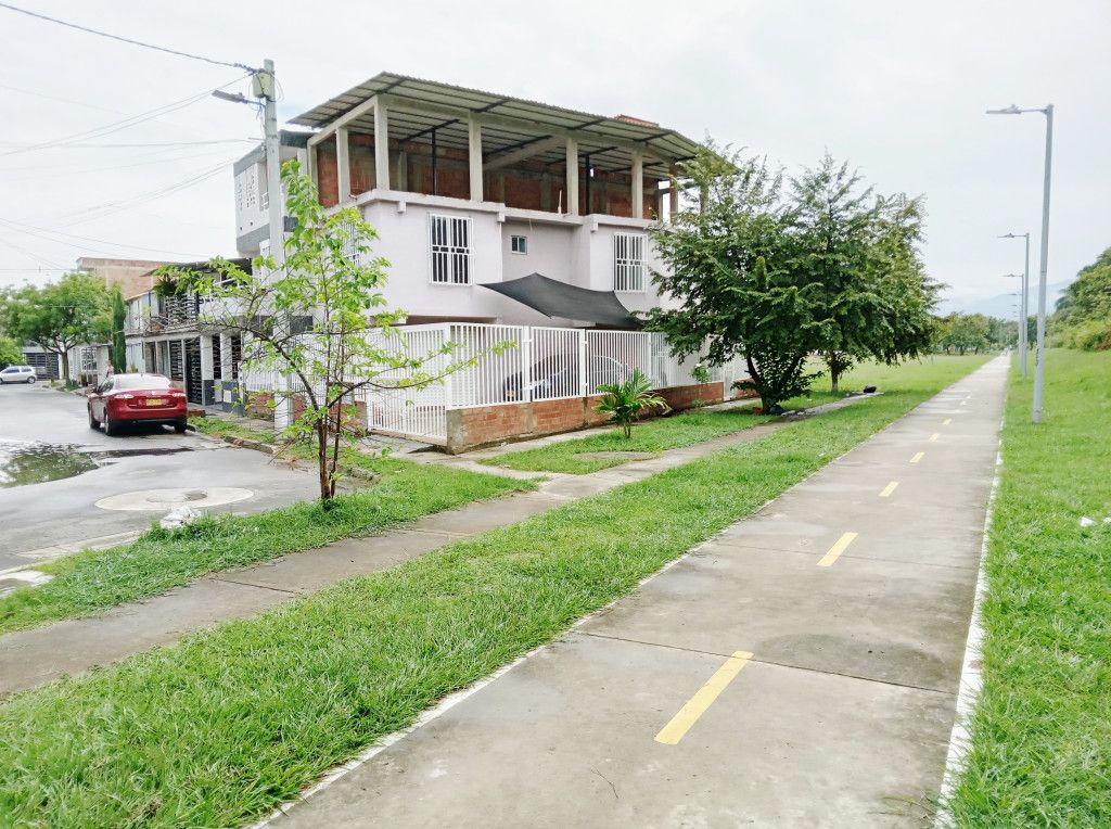 Casa en venta Valle Del Cauca Palmira Ub Los Almendros 128 m2 Habitaciones 4 Baños 4 Garajes 3 Precio $300000000