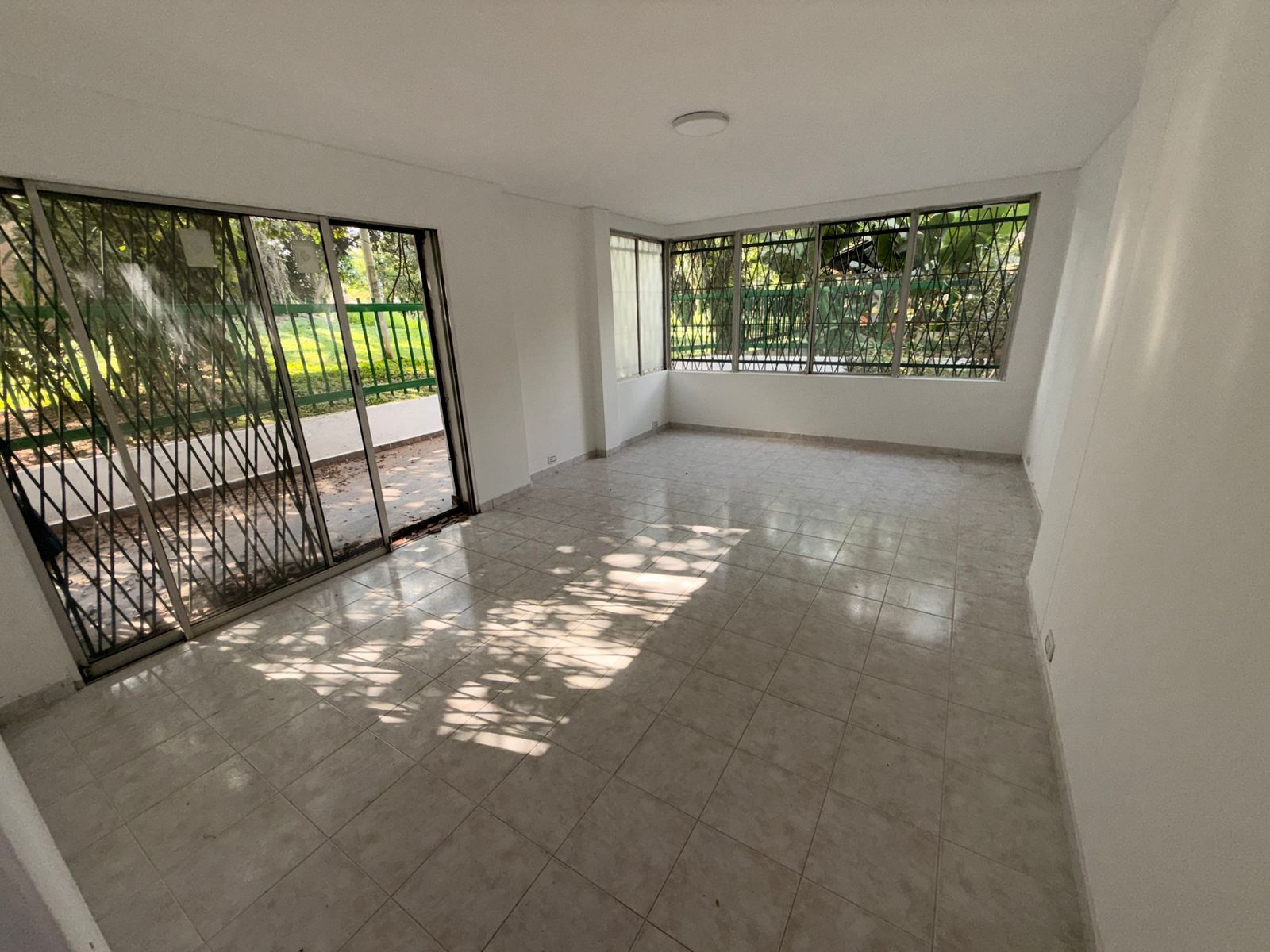 Apartamento en venta Valle Del Cauca Cali Los Portales - Nuevo Rey 93 m2 Habitaciones 3 Baños 1 Garajes 1 Precio $320000000