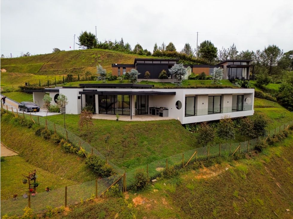 Casa en venta Antioquia El Carmen De Viboral El Carmen De Viboral 340 m2 Habitaciones 3 Baños 3 Garajes 8 Precio $2600000000