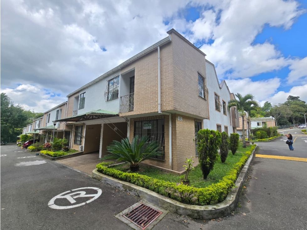 Casa en venta Quindío Armenia Cr Castellon 102 m2 Habitaciones 3 Baños 3 Garajes 1 Precio $560000000