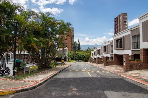 Casa en arriendo Antioquia Medellín La Linde 315 m2 Habitaciones 4 Baños 4 Garajes 2 Precio $11900000