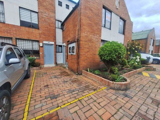 Casa en arriendo Cundinamarca Bogotá Cr Quintas De Santa Barbara Et V 110 m2 Habitaciones 3 Baños 3 Garajes 1 Precio $2600000