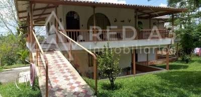 Finca en venta Risaralda Pereira Pereira 350 m2 Habitaciones 5 Baños 2 Garajes 4 Precio $1600000000