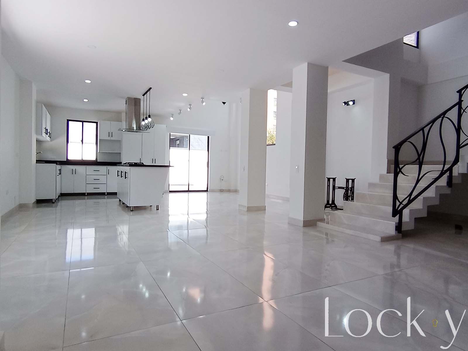 Casa en venta Antioquia Rionegro El Porvenir 300 m2 Habitaciones 3 Baños 4 Garajes 2 Precio $1500000000