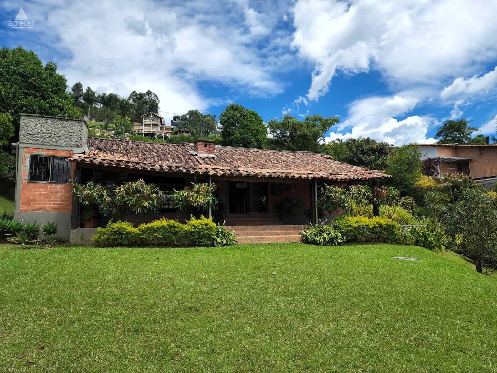 Finca en venta Antioquia Sabaneta María Auxiliadora 300 m2 Habitaciones 3 Baños 3 Garajes 1 Precio $1500000000