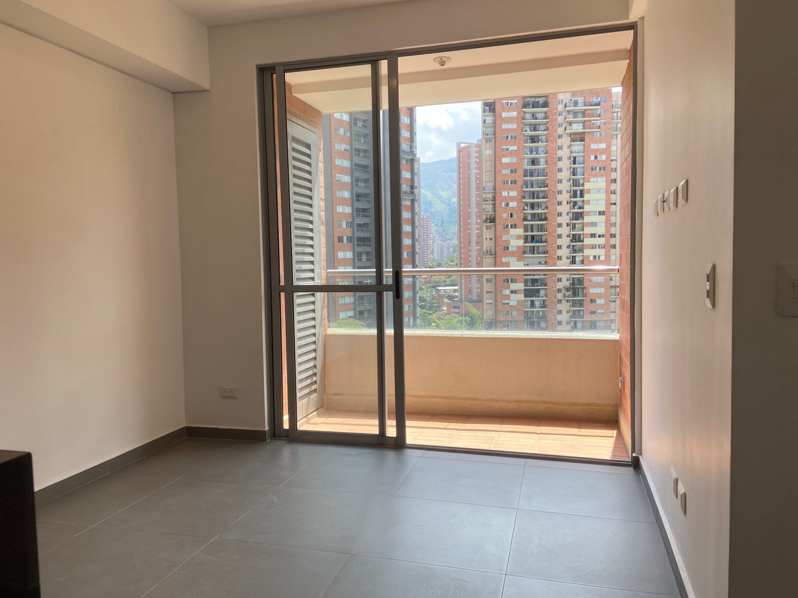 Apartamento en arriendo Antioquia Sabaneta Monteazul 58 m2 Habitaciones 2 Baños 2 Garajes 1 Precio $2750000