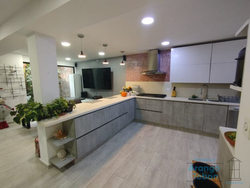 Casa en venta Antioquia Medellín Alejandria 245 m2 Habitaciones 3 Baños 4 Garajes 1 Precio $1290000000