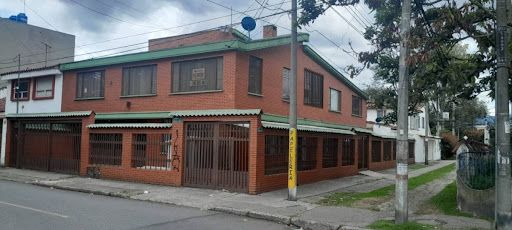 Casa en venta Cundinamarca Bogotá Normandia Occidental 382 m2 Habitaciones 14 Baños 9 Garajes 6 Precio $1750000000