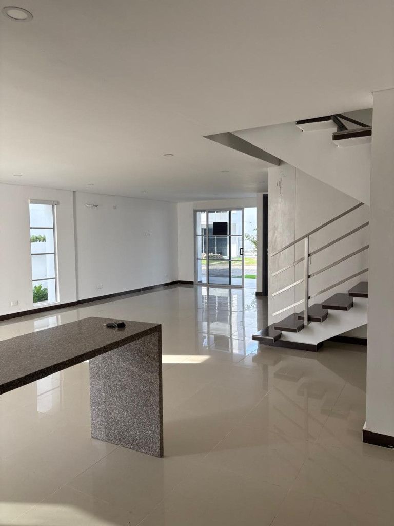 Casa en arriendo Atlántico Puerto Colombia Br Lagos Del Caujaral 270 m2 Habitaciones 4 Baños 4 Garajes 3 Precio $6000000