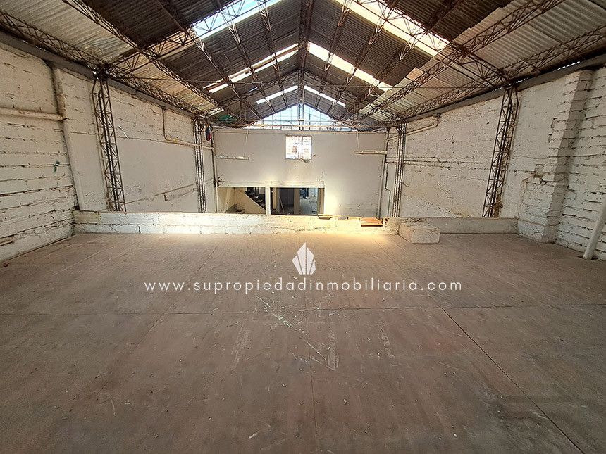 Bodega en arriendo Antioquia Medellín Miraflores 390 m2 Habitaciones 0 Baños 2 Garajes 0 Precio $7000000