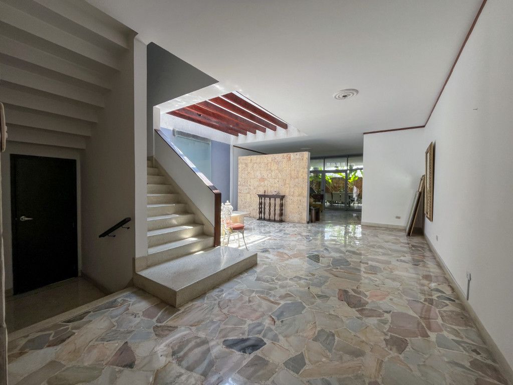 Casa en venta Valle Del Cauca Cali Santa Rita 393 m2 Habitaciones 4 Baños 5 Garajes 4 Precio $890000000