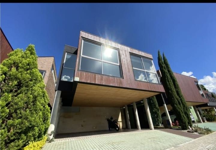 Casa en arriendo Antioquia Envigado Loma Del Atravesado 300 m2 Habitaciones 3 Baños 4 Garajes 4 Precio $15100000