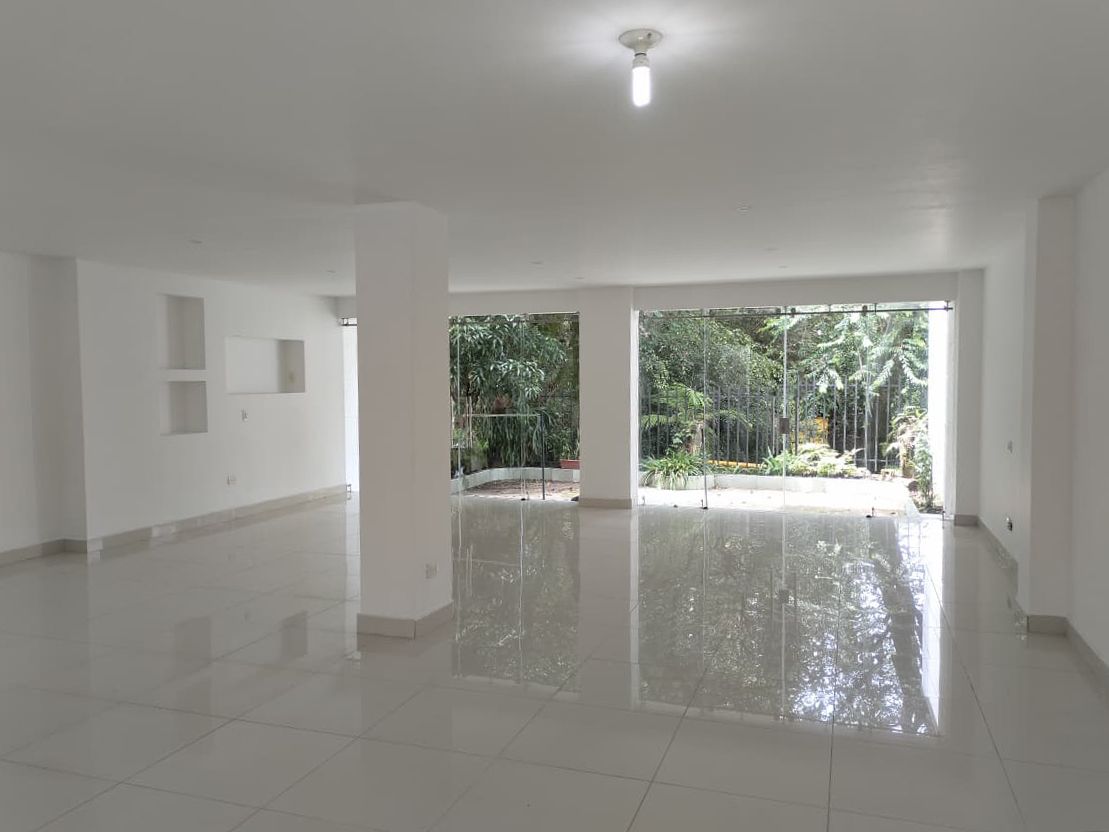 Casa en arriendo Antioquia Medellín Asomadera No1 300 m2 Habitaciones 4 Baños 4 Garajes 2 Precio $10200000