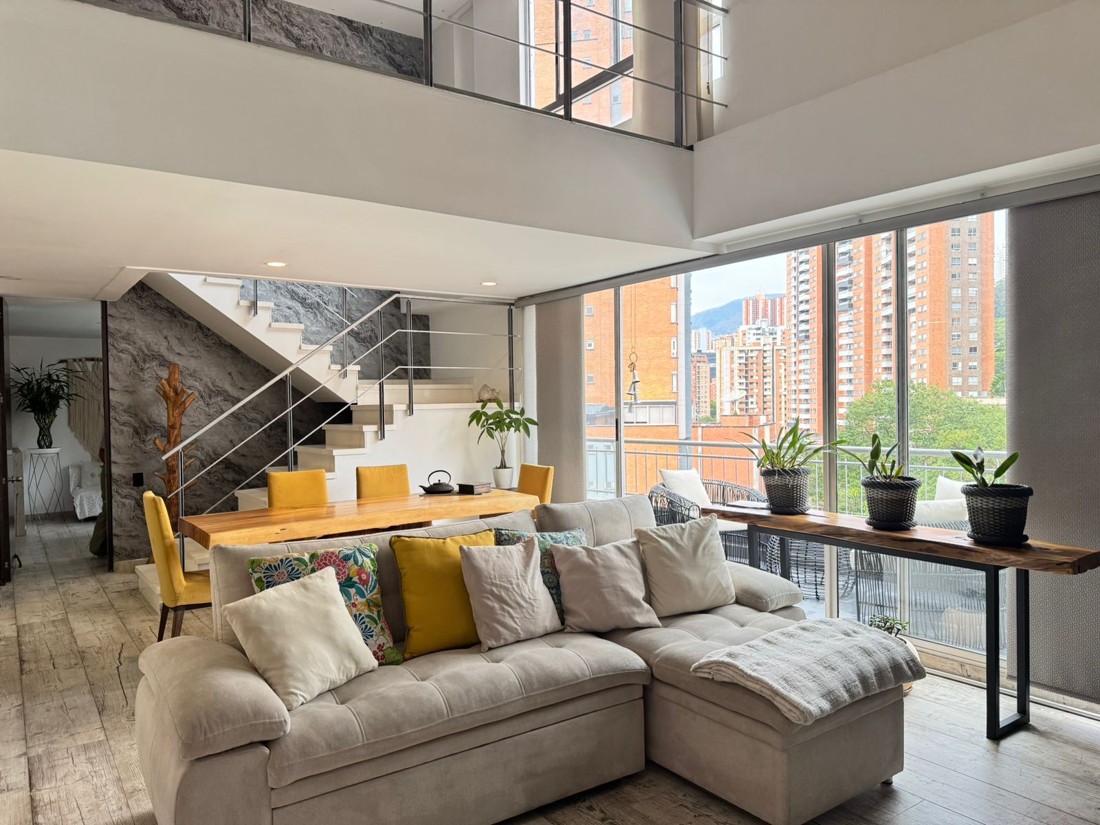 Apartamento en arriendo Antioquia Medellín Castropol 140 m2 Habitaciones 3 Baños 4 Garajes 2 Precio $6500000