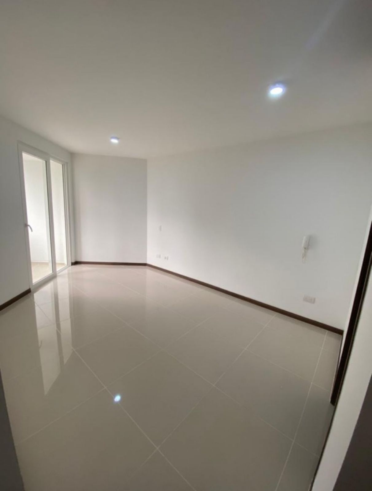 Apartamento en venta Valle Del Cauca Cali Area Libre - Parque Del Amor 90 m2 Habitaciones 3 Baños 3 Garajes 5 Precio $570000000