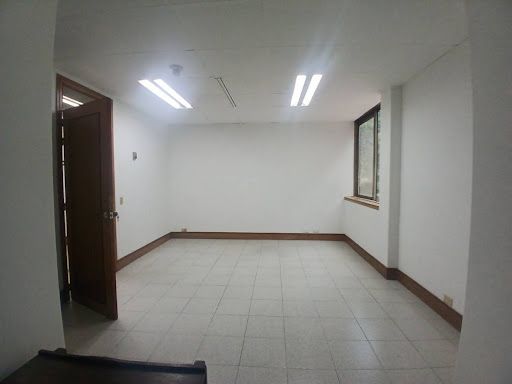 Consultorio en arriendo Antioquia Medellín Urbanizacion Santa Maria De Oviedo 27 m2 Habitaciones 0 Baños 1 Garajes 1 Precio $3500000