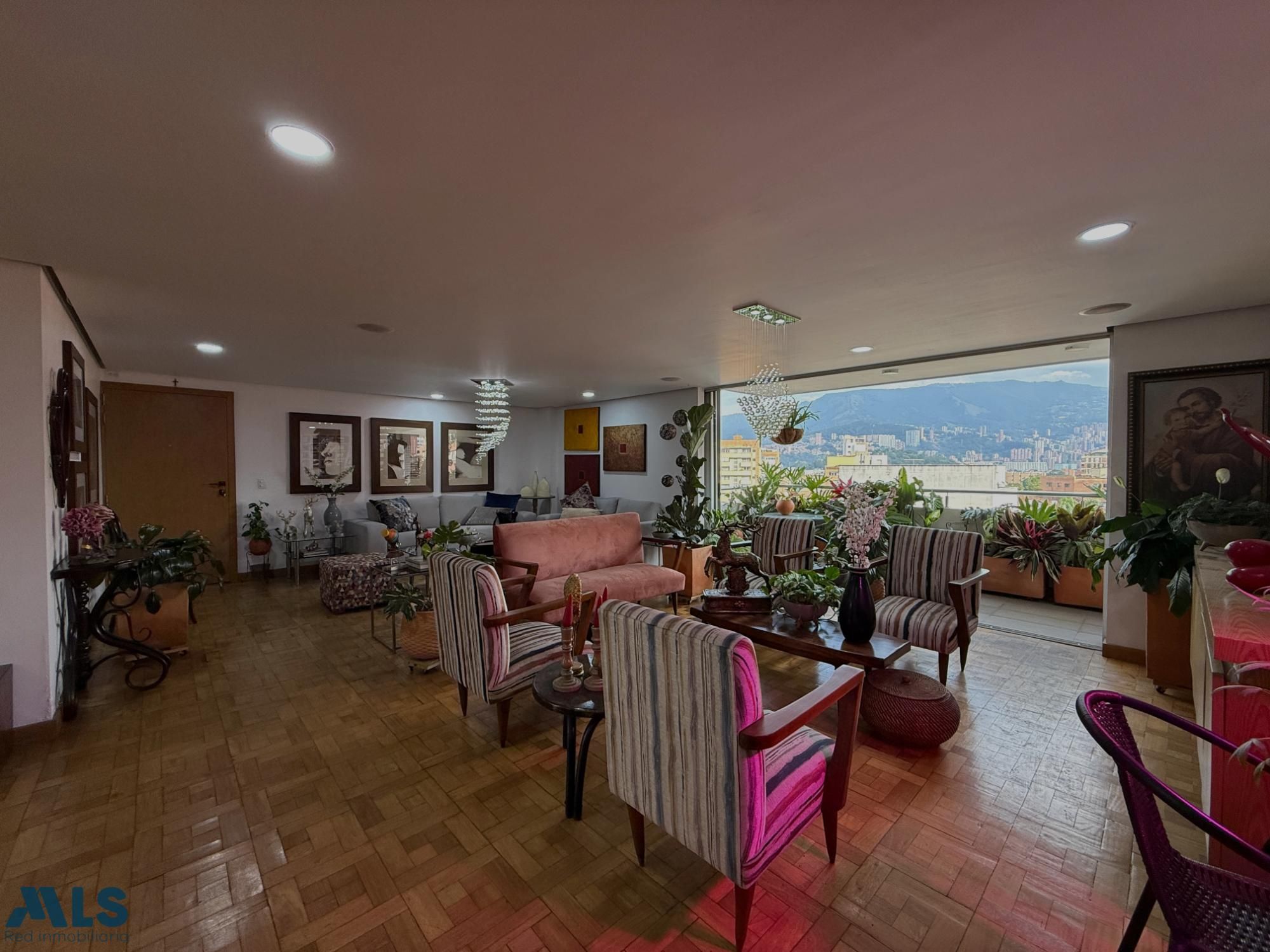Apartamento en venta Antioquia Medellín Laureles 204 m2 Habitaciones 3 Baños 3 Garajes 2 Precio $1200000000
