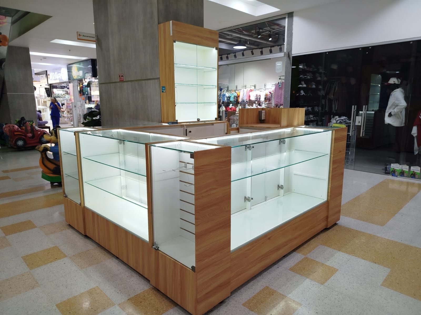 Local en arriendo Antioquia Itagüí Centro 10 m2 Habitaciones 0 Baños 0 Garajes 0 Precio $1100000