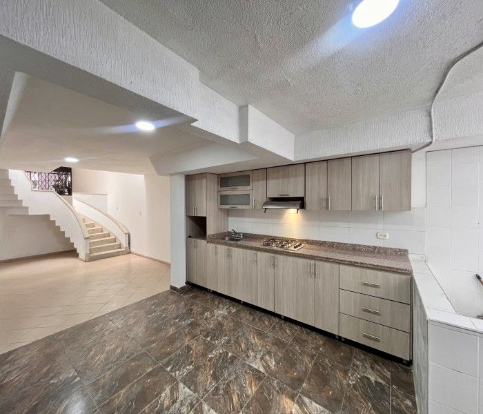 Local en arriendo Valle Del Cauca Cali El Ingenio 172 m2 Habitaciones 0 Baños 3 Garajes 2 Precio $4000000