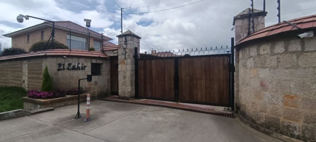 Casa en venta Cundinamarca Cajicá Santa Cruz 300 m2 Habitaciones 4 Baños 3 Garajes 3 Precio $1800000000