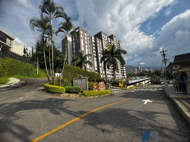 Apartamento en arriendo o venta Antioquia Medellín Altos Del Poblado 148 m2 Habitaciones 4 Baños 3 Garajes 1 Precio venta $1150000000 Precio arriendo $7000000