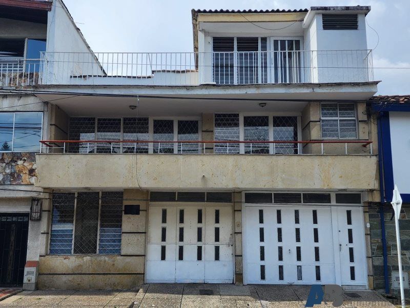 Casa en venta Antioquia Medellín Estadio 250 m2 Habitaciones 5 Baños 4 Garajes 1 Precio $1500000000