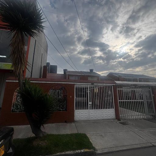 Casa en venta Cundinamarca Bogotá Modelia Occidental 170 m2 Habitaciones 4 Baños 2 Garajes 1 Precio $980000000