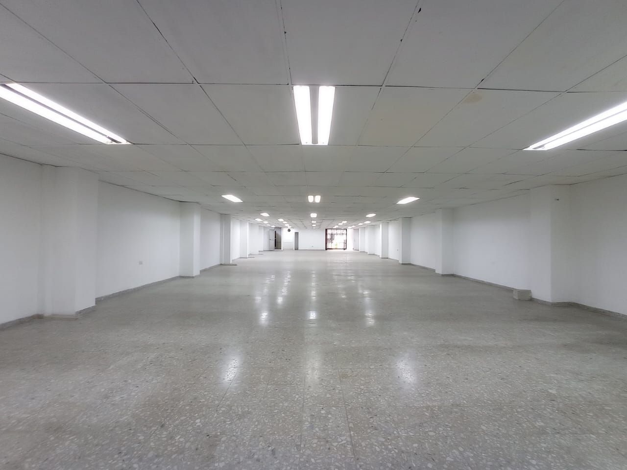 Local en arriendo Antioquia Bello Manchester 300 m2 Habitaciones 0 Baños 3 Garajes 0 Precio $8000000