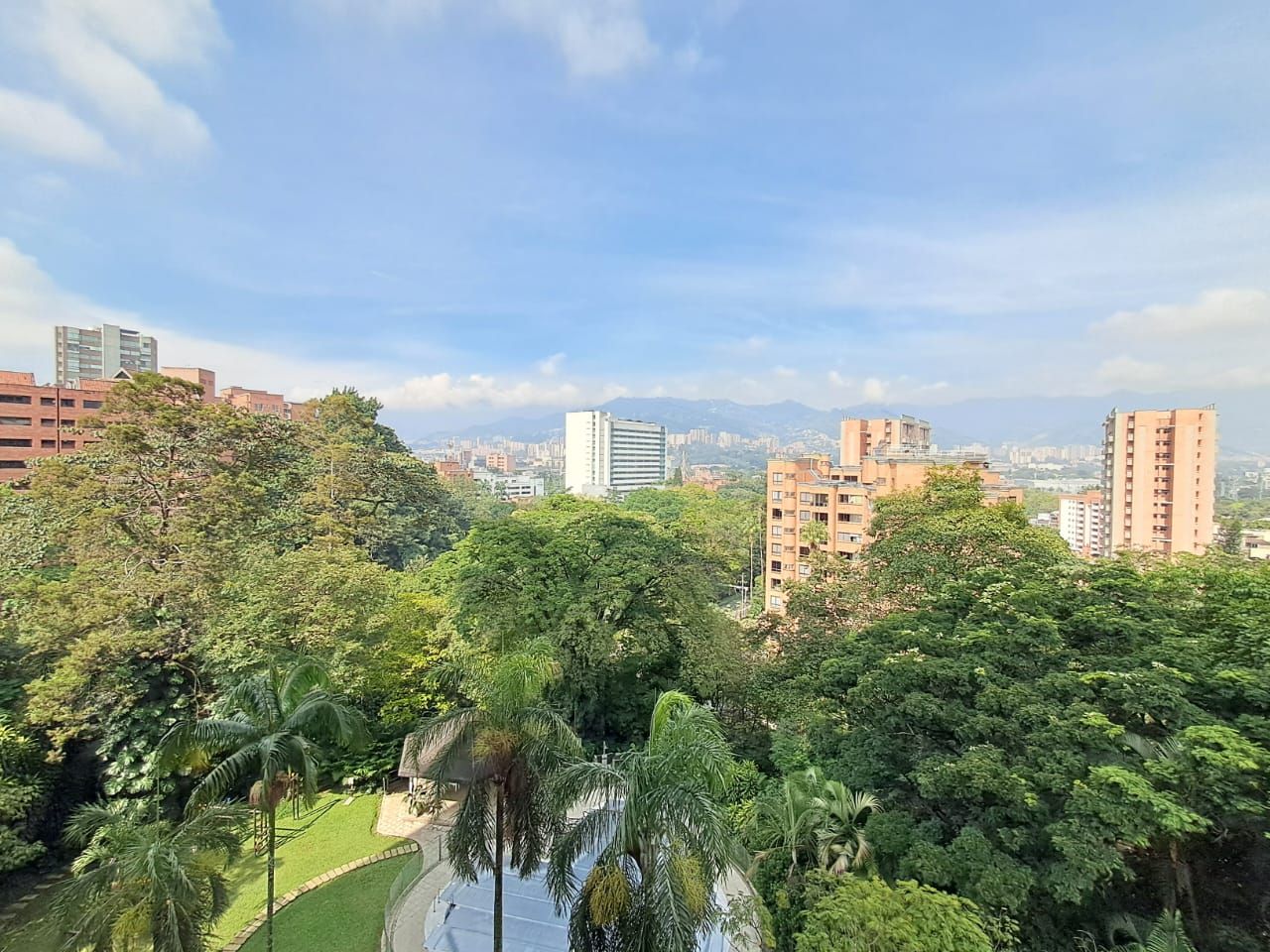 Apartamento en arriendo Antioquia Medellín Patio Bonito 208 m2 Habitaciones 3 Baños 4 Garajes 0 Precio $8000000
